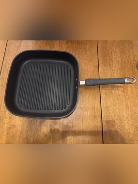 New Pampered Chef Black Square Grill Non-Stick 11” Pan Stainless Steel Handle